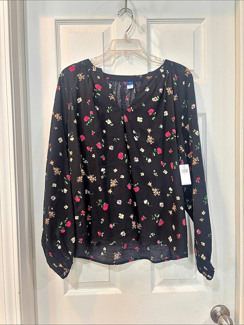 Old Navy Long-Sleeve Floral Top Floral Blouse in Black & multicolor Size Medium